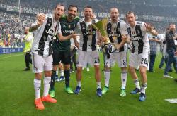 lol季中赛-尤文图斯主场军营掉粉，维罗纳连丢