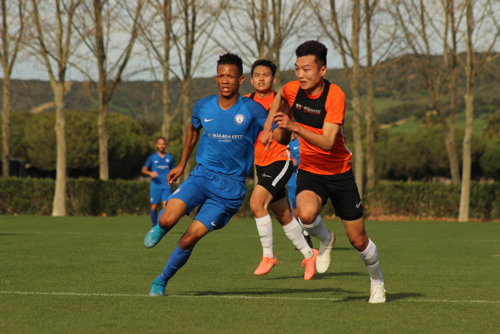 中超劲旅展现实力，压制对手如虎添翼